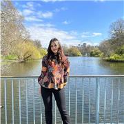 Studentessa di lingue straniere offre lezioni di francese